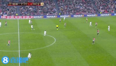 阿斯：巴萨和拜仁都有意桑托斯后卫索萨，后者被誉为新马塞洛